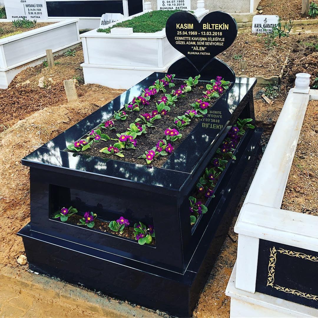 Afyon Şeker mermerinden yapılmış asalet serisi mezar taşı