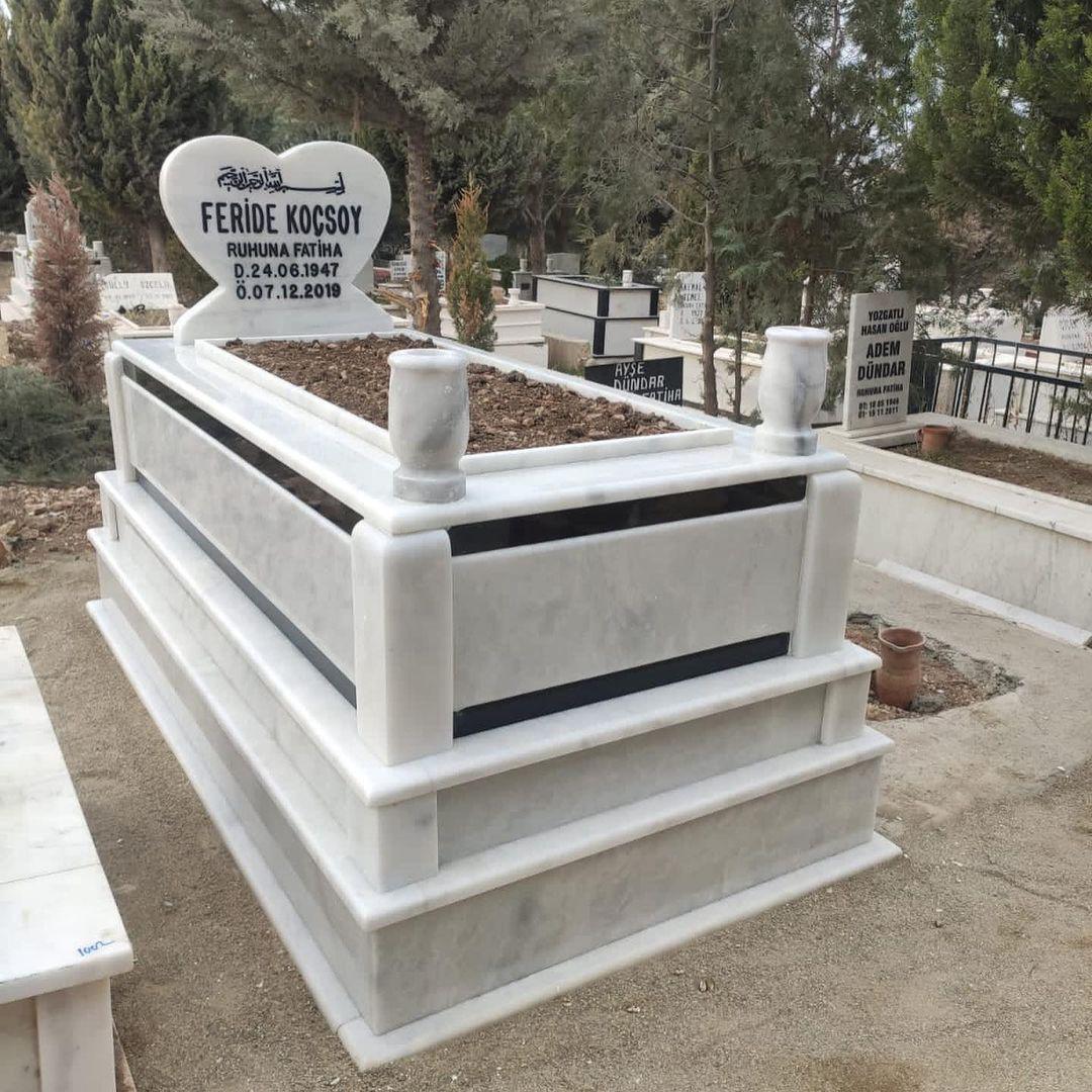 Afyon Şeker mermerinden yapılmış asalet serisi mezar taşı